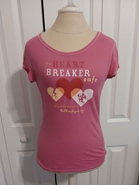 Ladies Target Valentines Heart Breaker Cafe Pink T-Shirt Fitted Tee Y2K Medium